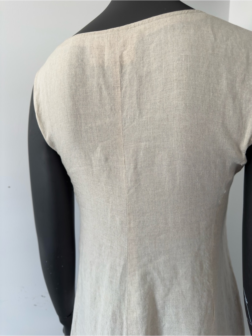 232. MaxMara Linen Sleeveless Button-Front Midi Dress in Beige - Picture 8 of 9